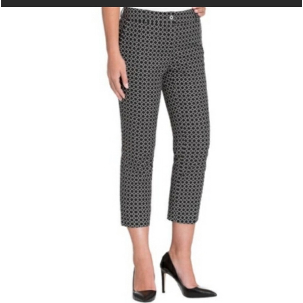 Hilary Radley Diamond Quatrefoil print crop black and white Capri 2